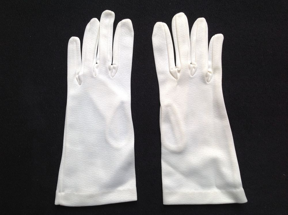GANTS BLANCS DE COMMUNION EN SATIN Vêtements enfants