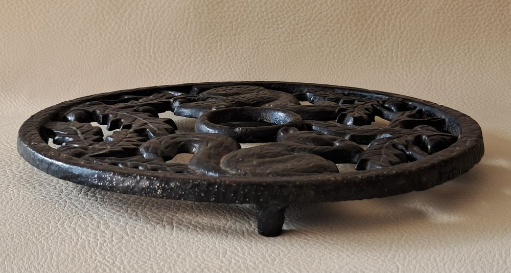 dessous de plat en fonte couleur noir d&eacute;cor champ&ecirc;tre Cuisine