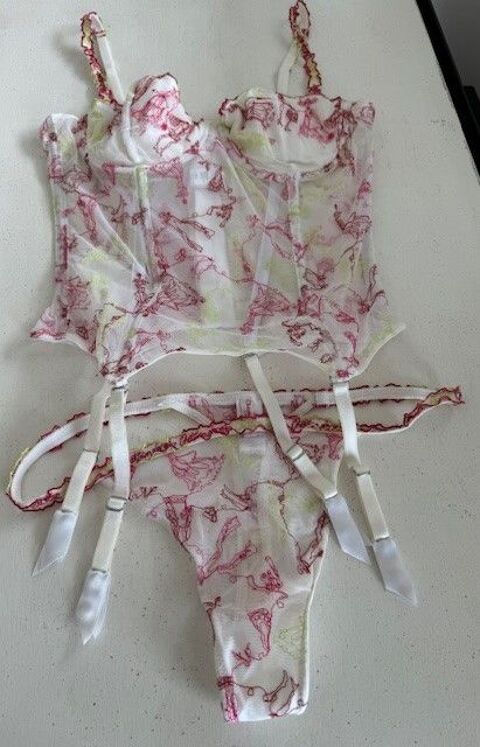 Gu�pi�re Christian Lacroix et string 50 La Baule-Escoublac (44)