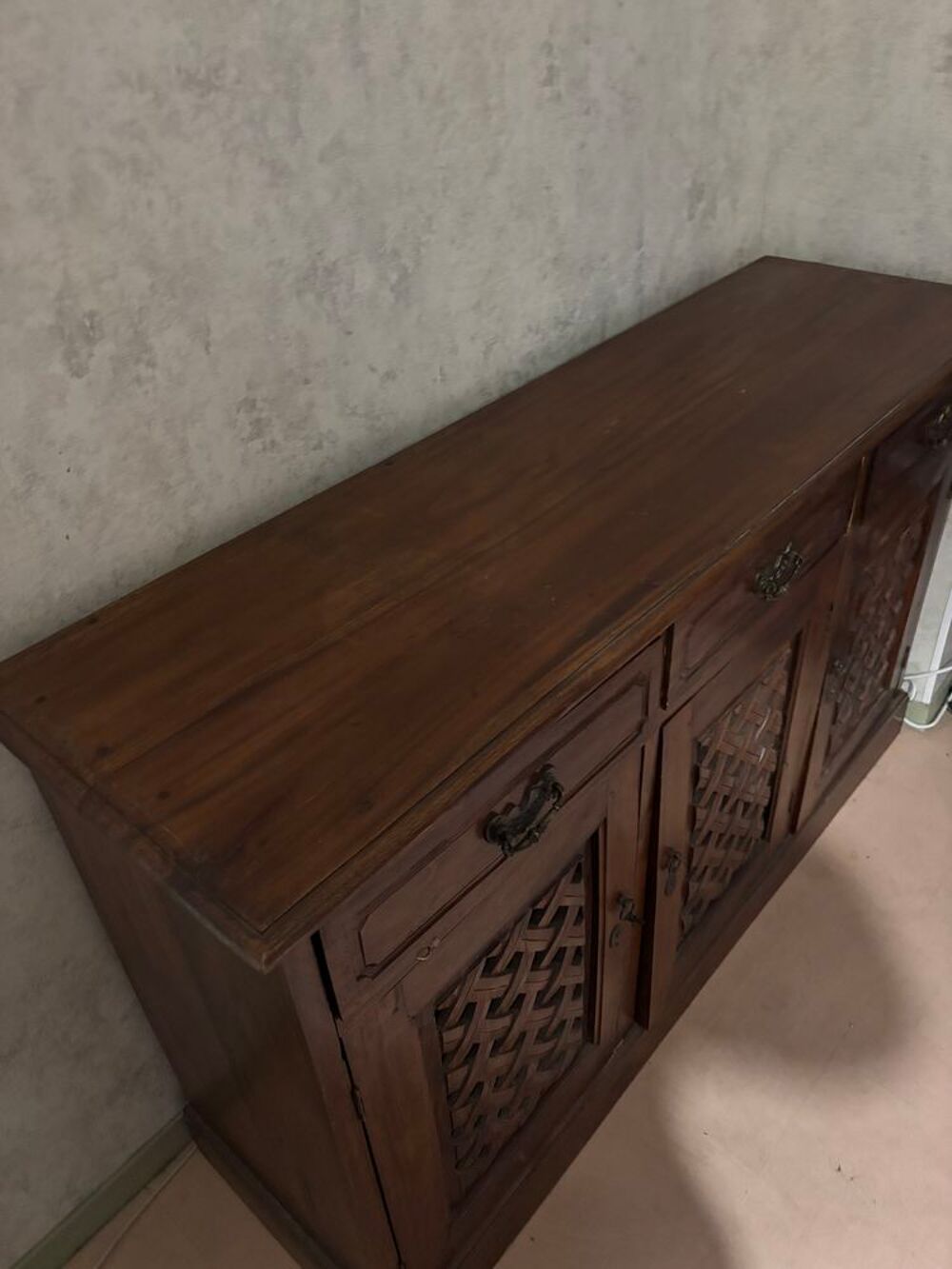 Buffet en bois fonc&eacute; ACAJOU trois tiroirs trois portes Meubles