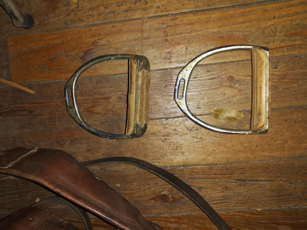 Selle d'&eacute;quitation stubben+ diverses sangles , &eacute;triers Sports