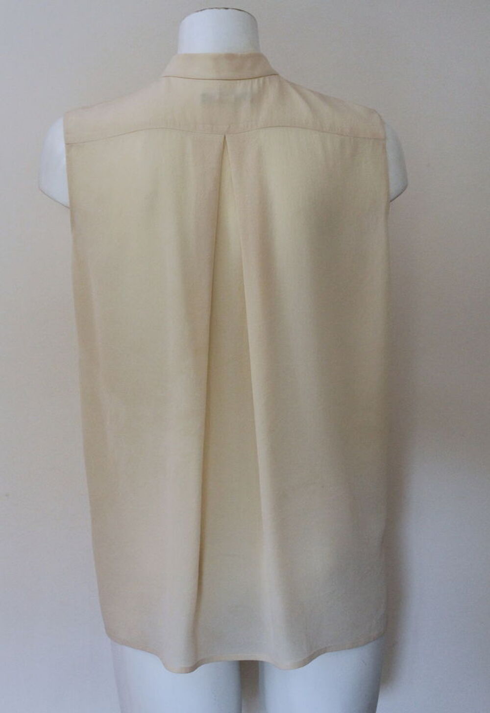 Top soie cr&egrave;me THE ROW Made in USA 
T.M soit 38/40 Fr Vêtements