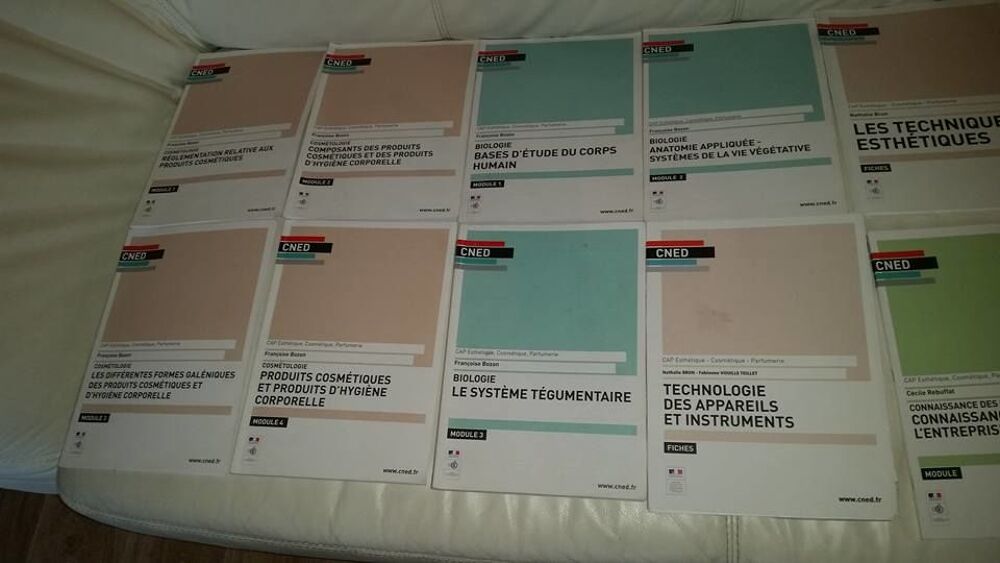 Cours pr&eacute;paration au CAP esth&eacute;tique cosm&eacute;tique parfumerie Livres et BD