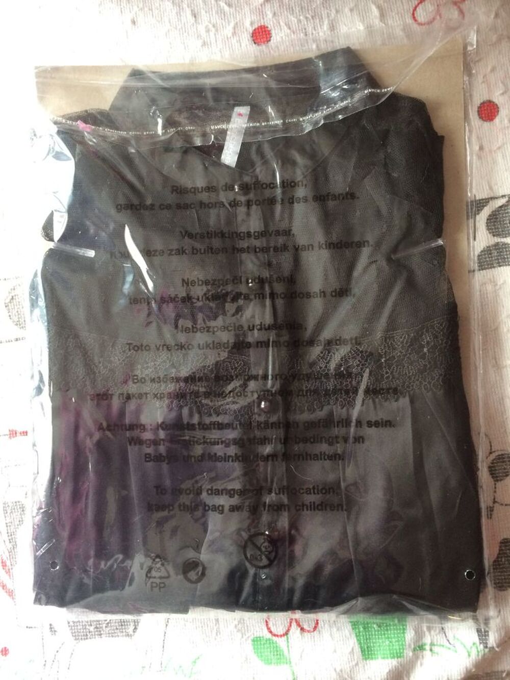 Splendide chemisier noir en satin, plumetis &amp; dentelles NEUF Vtements