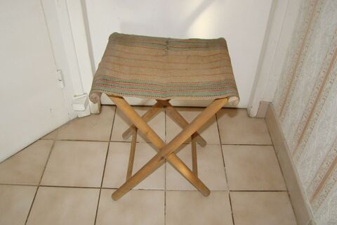 Ancien tabouret pliant - ann�es 1930
40 Gargenville (78)