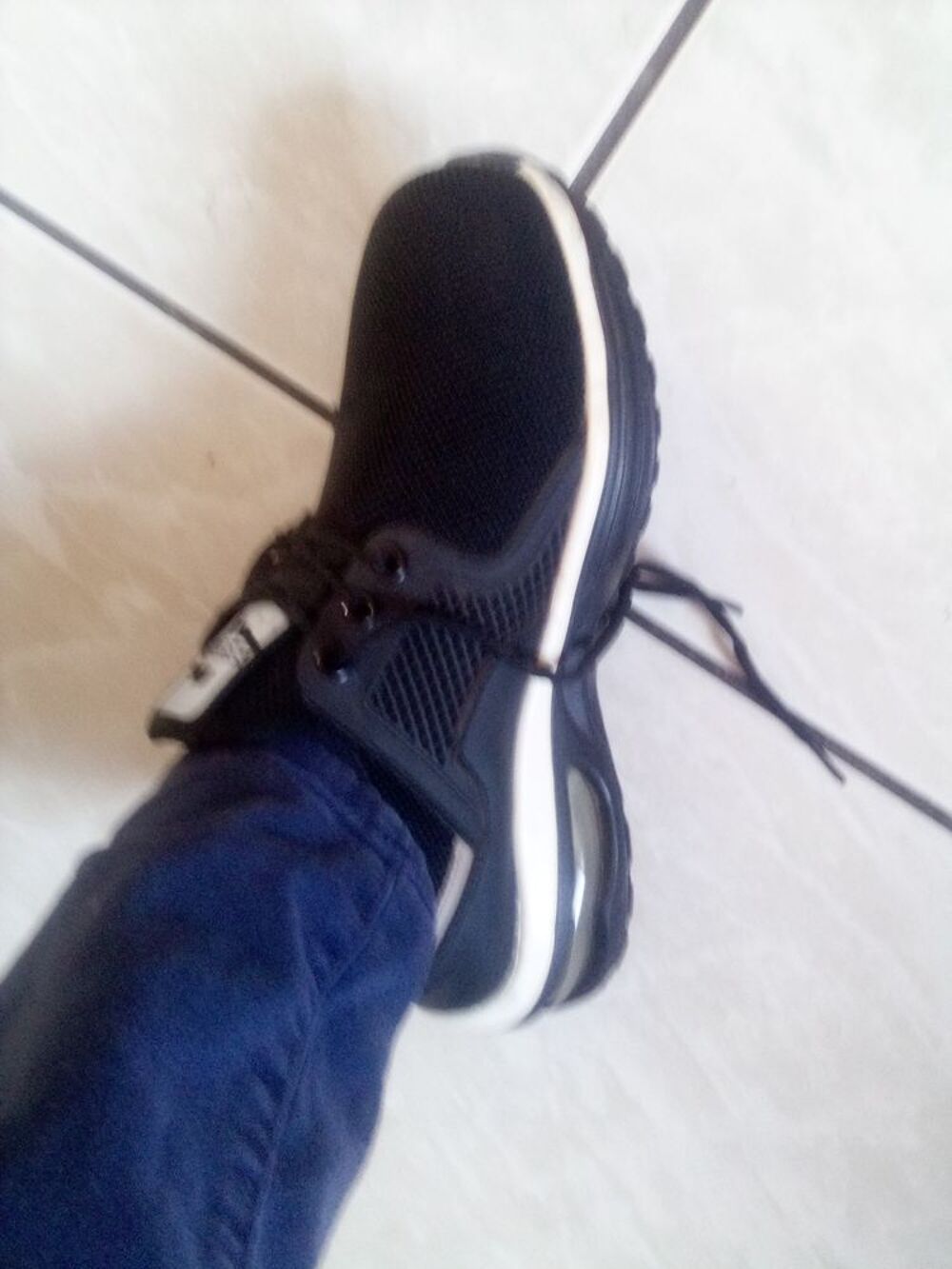 Chaussures de s&eacute;curit&eacute; basses , style baskets T 38 Chaussures