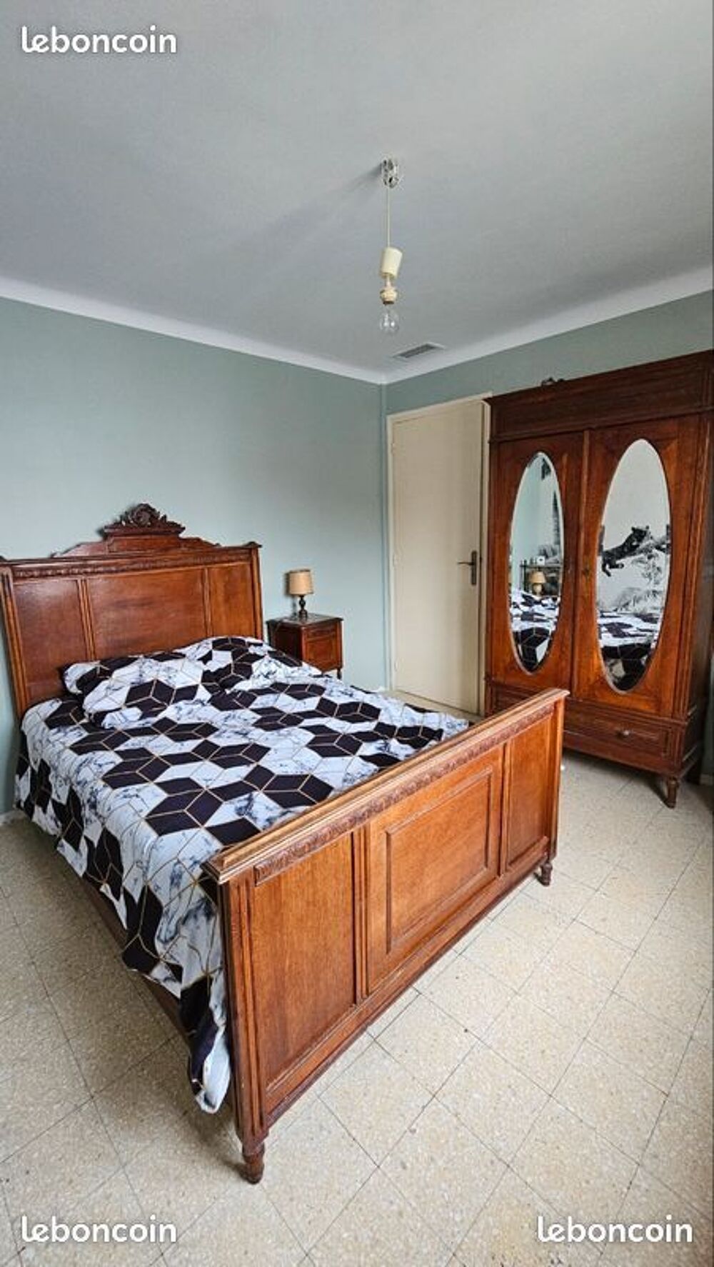 Chambre compl&egrave;te bois- lit double 140 ? Armoire miroir ? che Meubles
