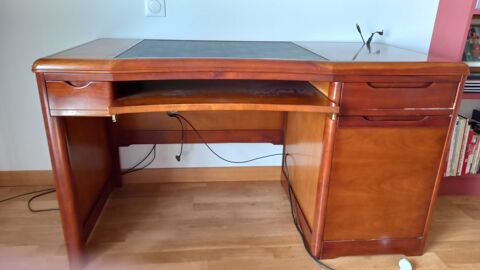 Bureau informatique Merisier
Finition semi antiquaire
400 La Rochelle (17)