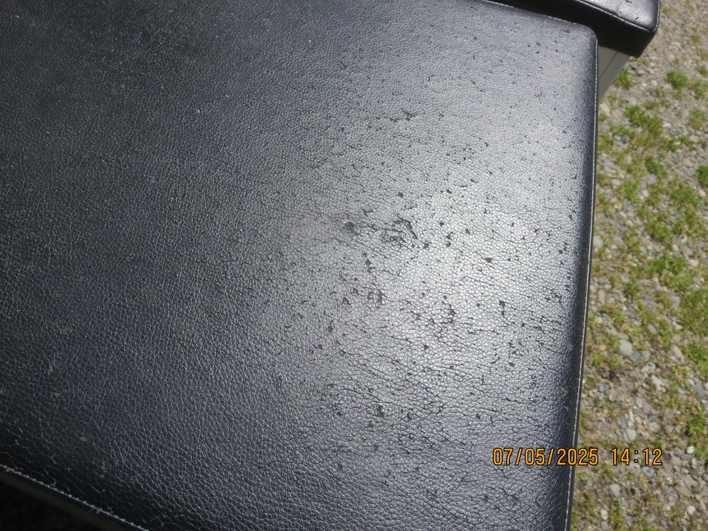 chaise acier simili cuir
Meubles