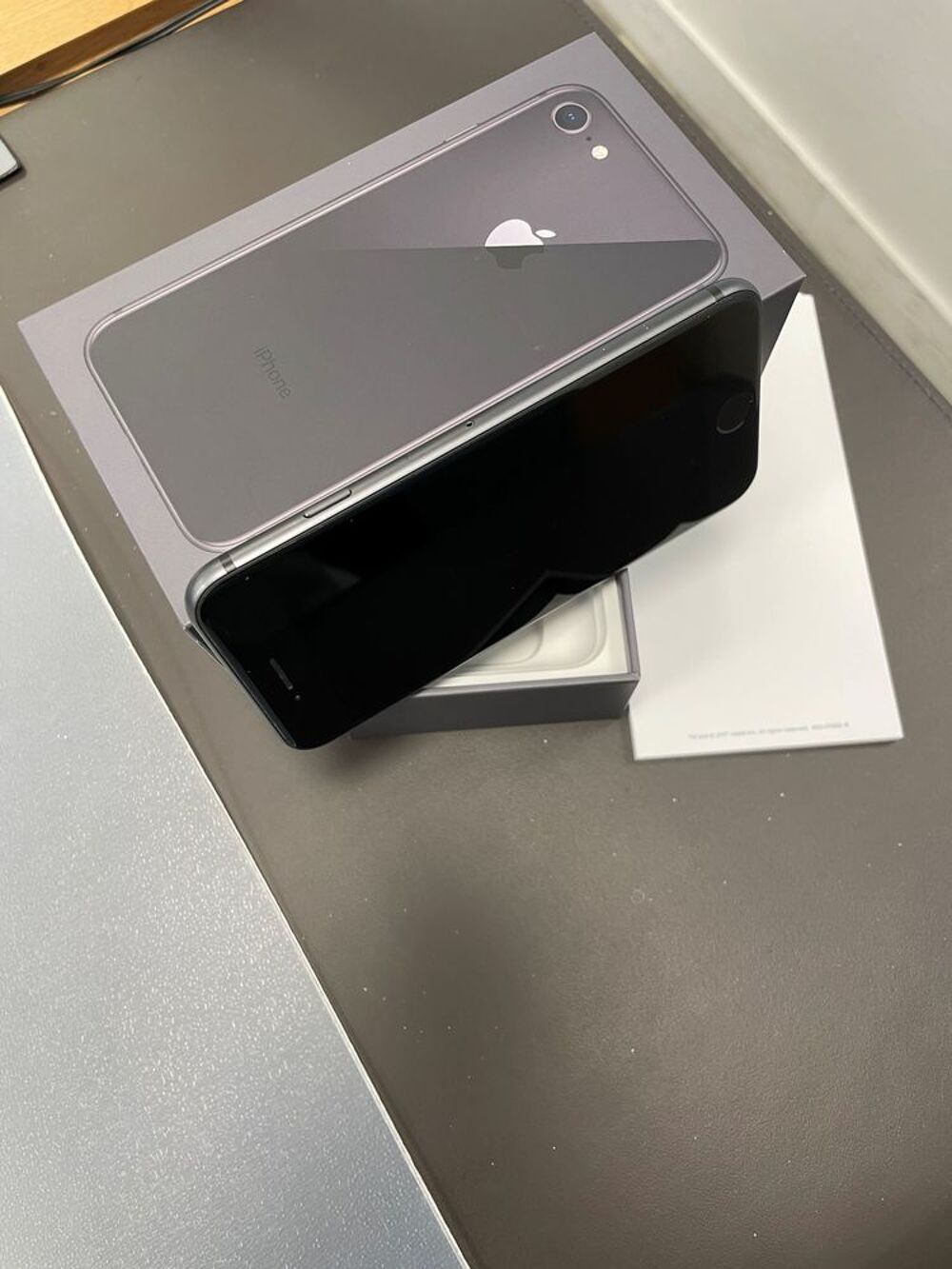 iPhone 8 64 GB Gris Sid&eacute;ral Téléphones et tablettes