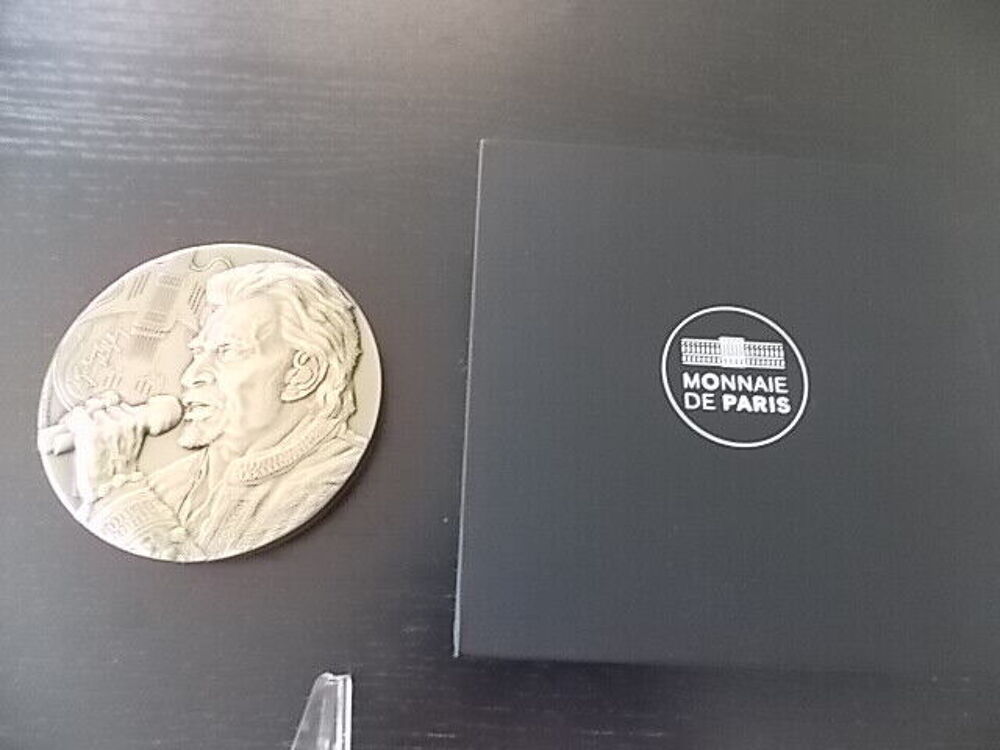 MEDAILLE JOHNNY HALLYDAY BRONZE FLORENTIN &eacute;tat neuf rare 