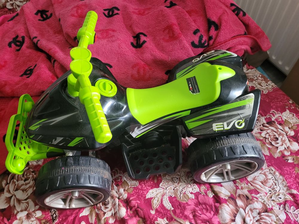 Quad &eacute;lectrique enfant Jeux / jouets