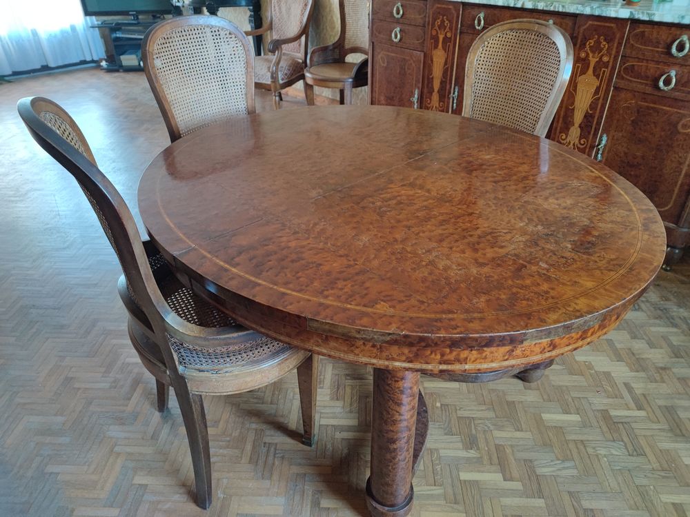 Meubles provenant d'un achat dans un chateau Meubles