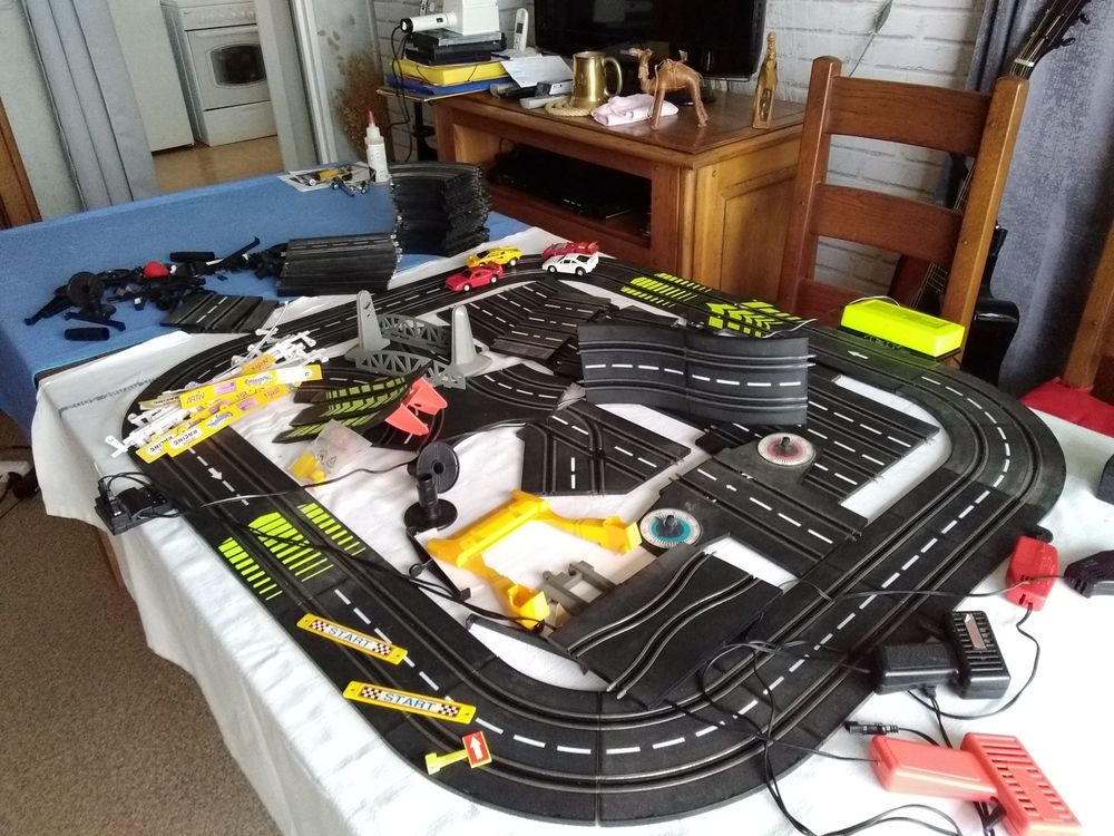 circuit (( 24 )) avec 4 voitures et de deux et quatre pistes Jeux / jouets