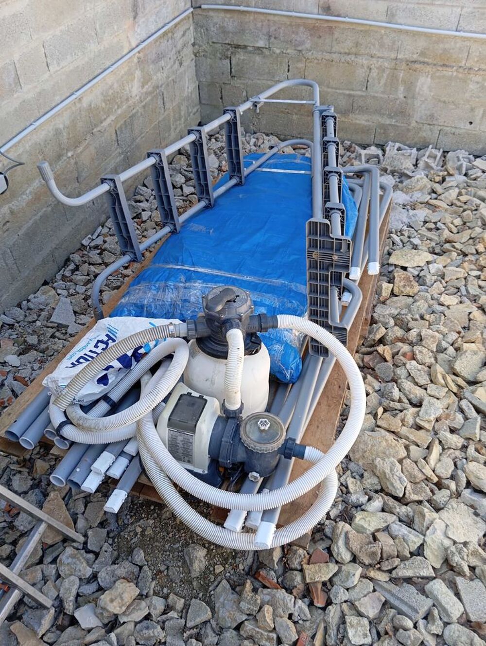 piscine hors sol tubulaire Bestway 5,49x2,74(servi une saison) Jardin