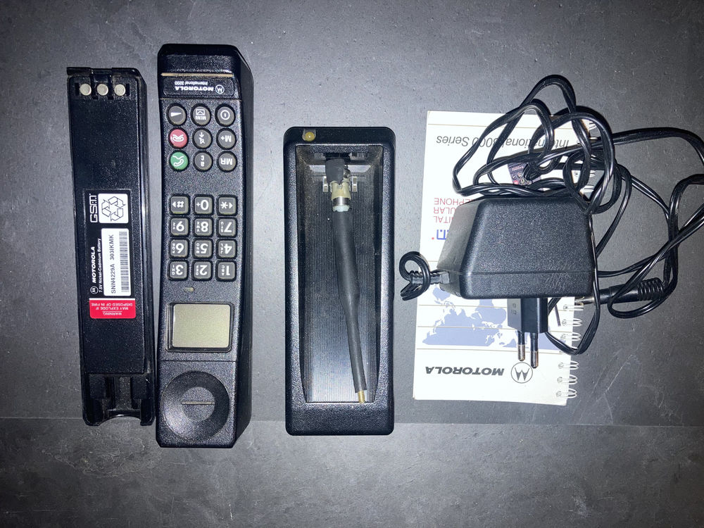 Tr&egrave;s rare , t&eacute;l&eacute;phone Motorola 3000 international Téléphones et tablettes