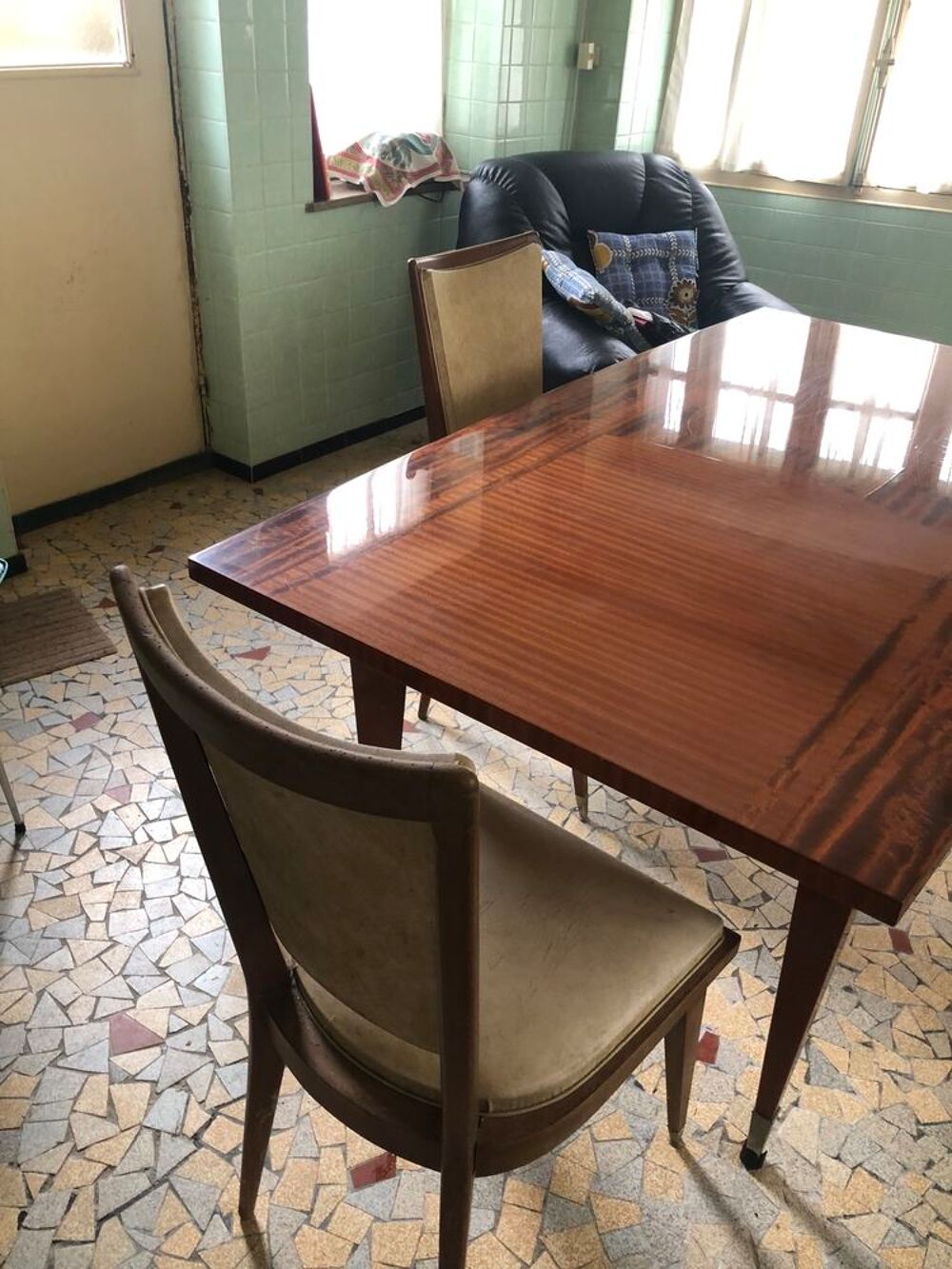 Table en acajou verni Meubles