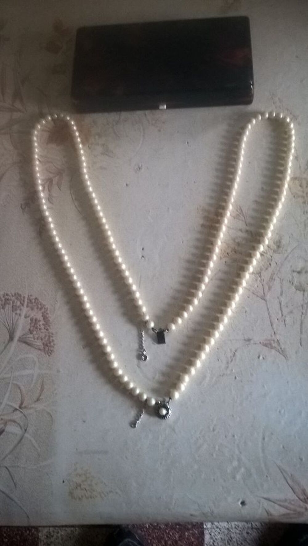 Ancien collier de perles 1970. Bijoux et montres