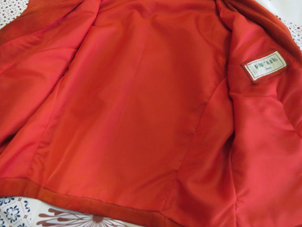Ensemble veste et jupe rouge en daim Vêtements