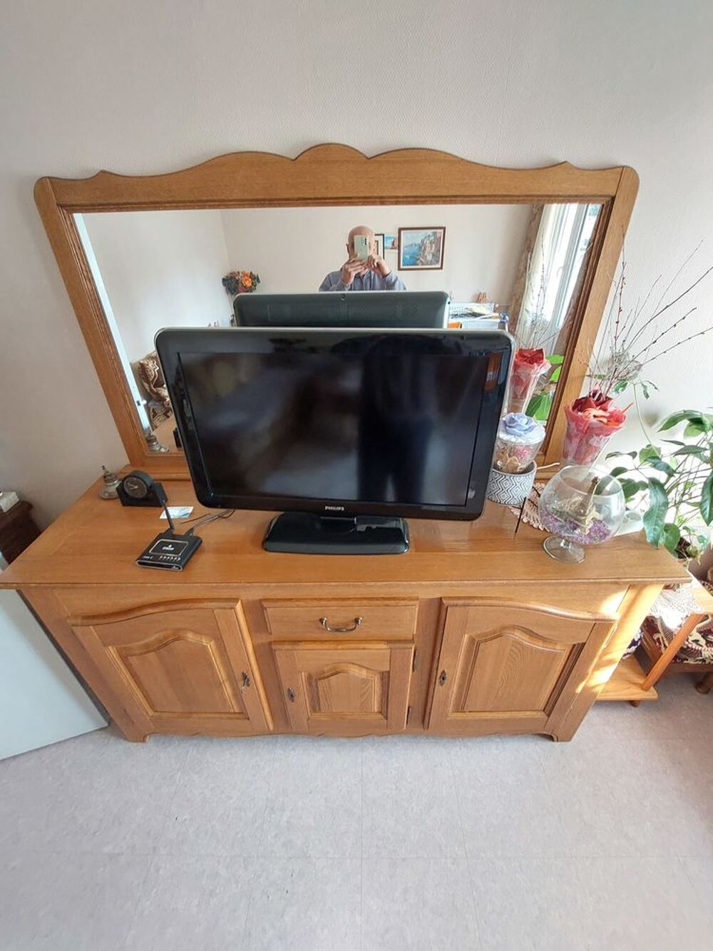 Un demi buffet et 2 sommier Meubles