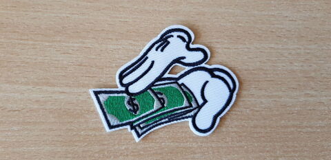 Ecusson brod� mains de Mickey dollars 8,5x6,5 cm 4 Carnon Plage (34)