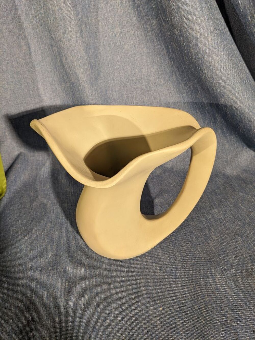 Ancien vase de 1956 sign&eacute; CERAMIDI qui n'a pas &eacute;t&eacute; &eacute;maill&eacute;. Décoration