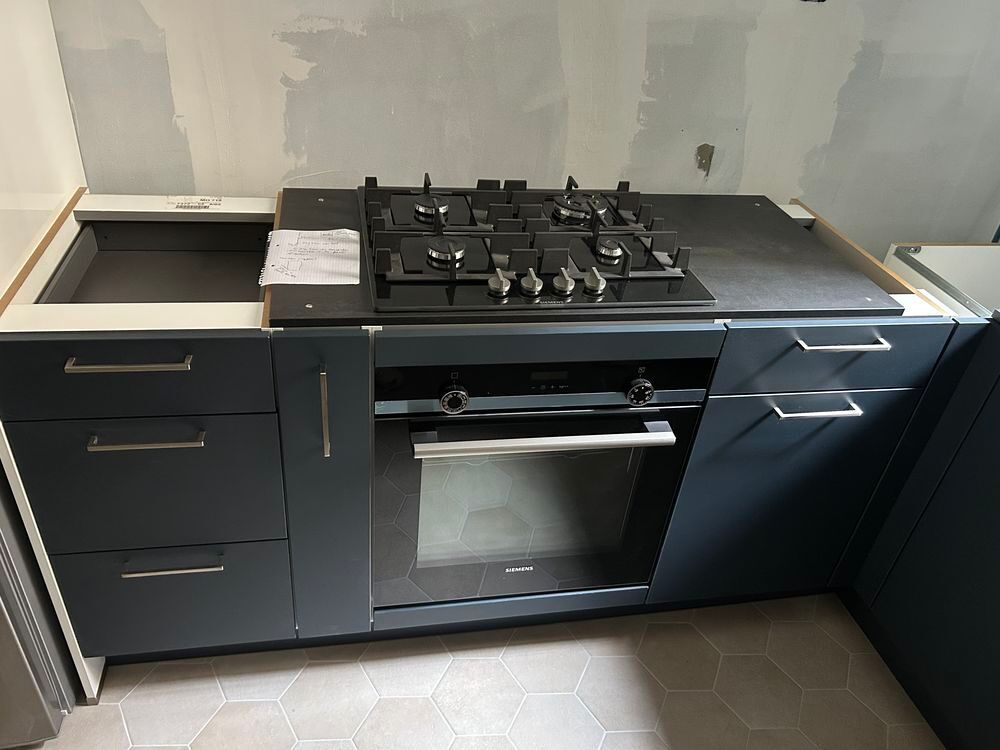 Cuisine &eacute;quip&eacute;e neuve Meubles