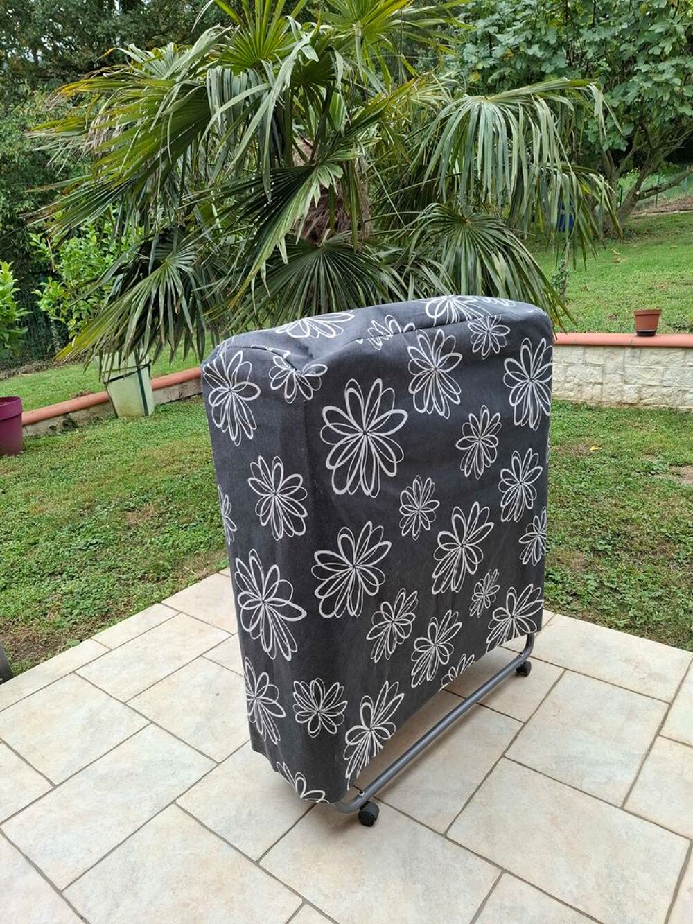 2 lits pliants Meubles