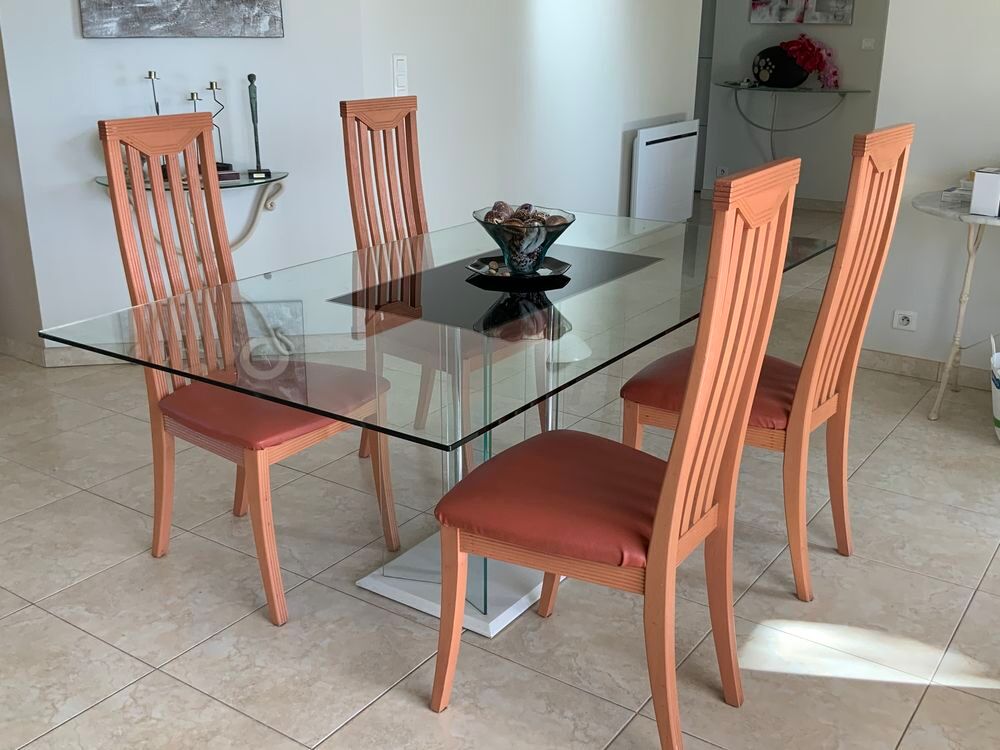 Table et chaises de salle &agrave; manger Meubles