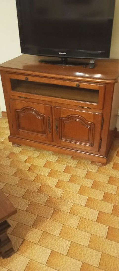Salle a manger .meuble + table et 6 chaises bon �tat  . Boll�ne (84)