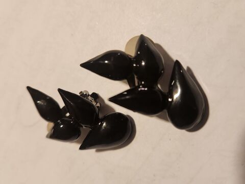 BO Boucles d'Oreilles Clip épi NN Noire ANTIGONA 55 Vigneux-sur-Seine (91)