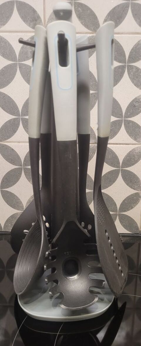 Lot compact d'ustensiles de cuisine. 8 Rennes (35)