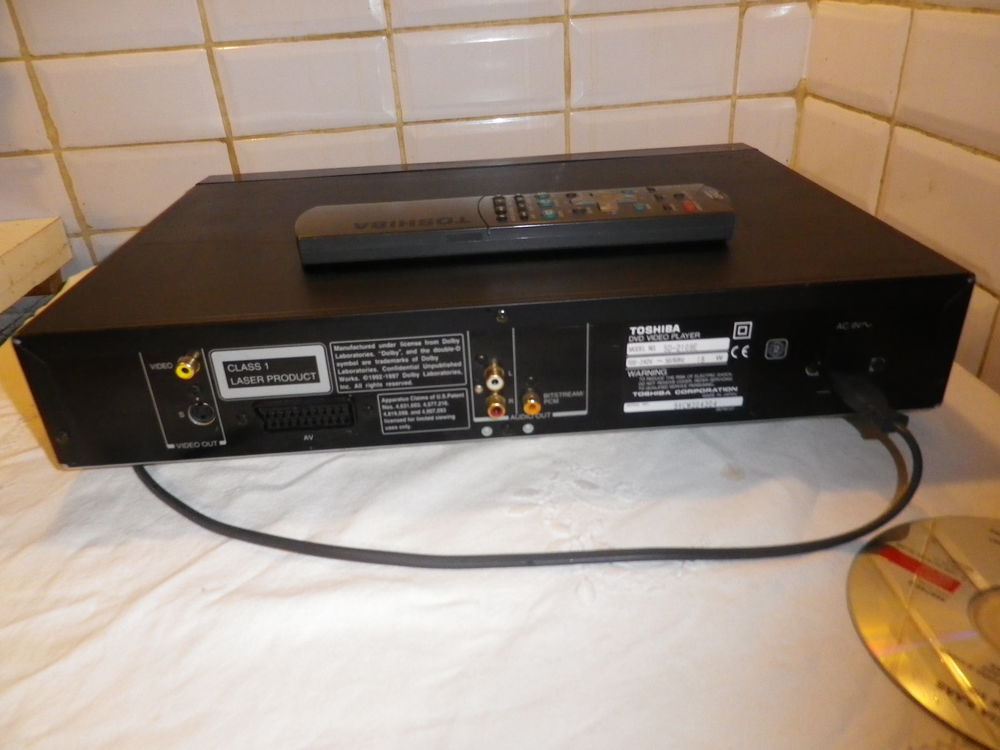 Toshiba SD-2109E Lecteur vid&eacute;o CD et DVD noir Audio et hifi