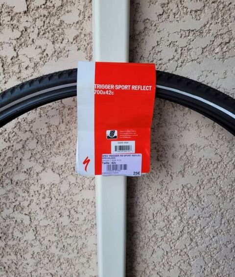 PNEU  V�lo  700*42C Beaurepaire (38)