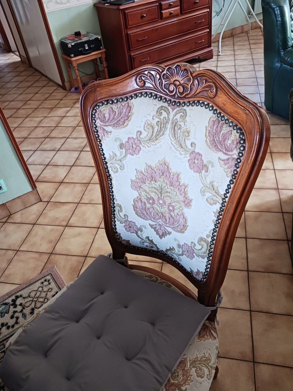 CHAISES CAPITONNEES Meubles