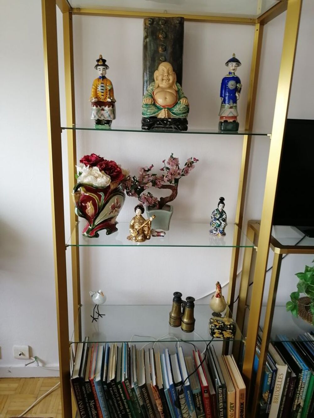 3 &eacute;tag&egrave;res dor&eacute;es Décoration