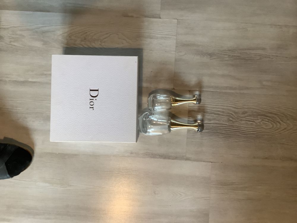 Bo&icirc;te cadeau ou de rangement DIOR avec 2 flacons vides 

