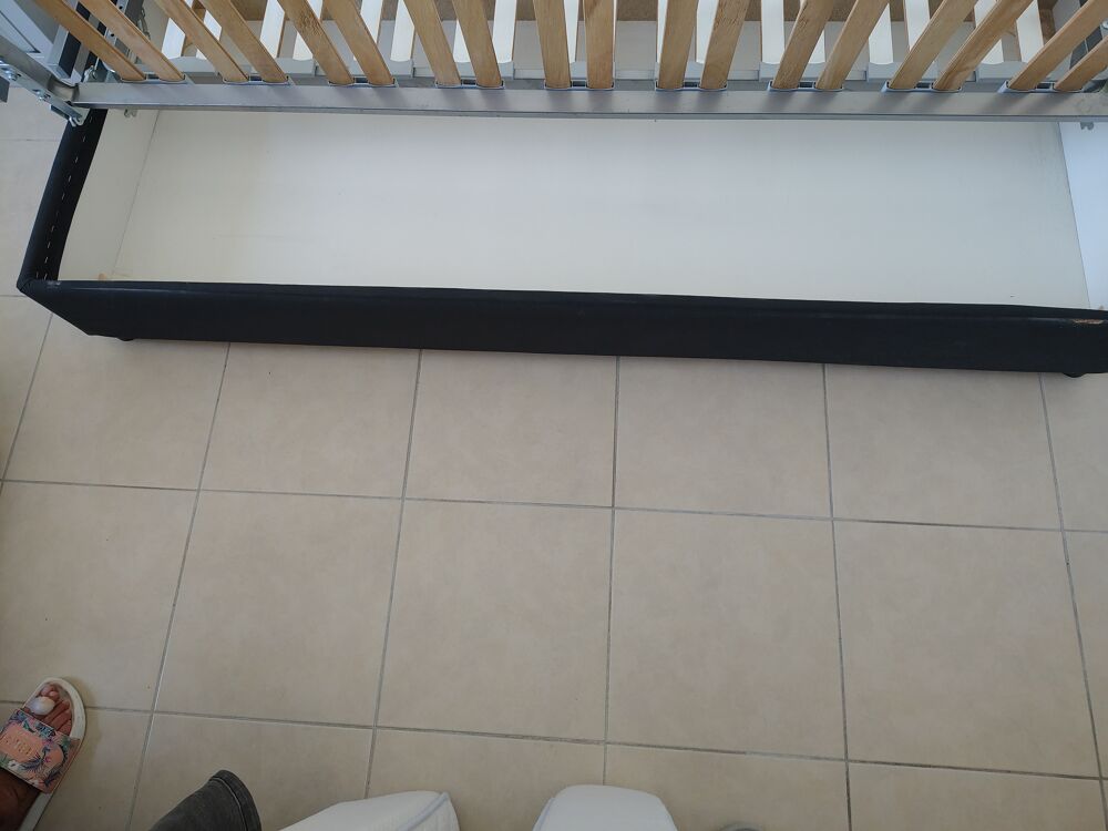 CLIC-CLAC &agrave; lattes. Etat comme neuf. Matelas 15cm. Meubles