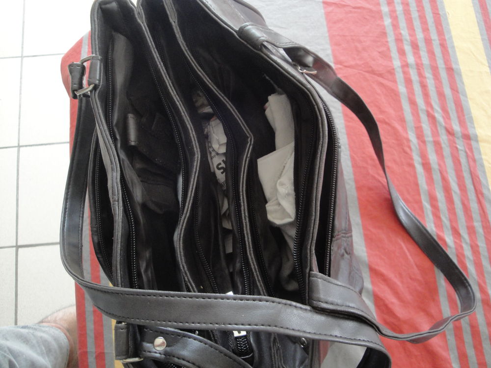 sac noir bandouli&egrave;re Maroquinerie