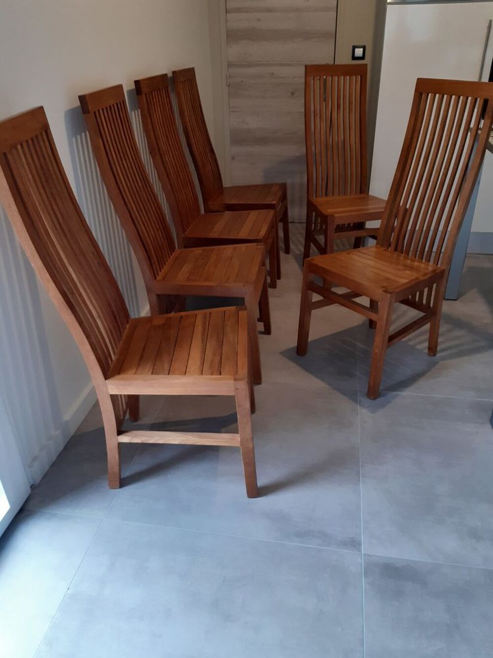 Lot de 6 chaises en teck brut
Meubles