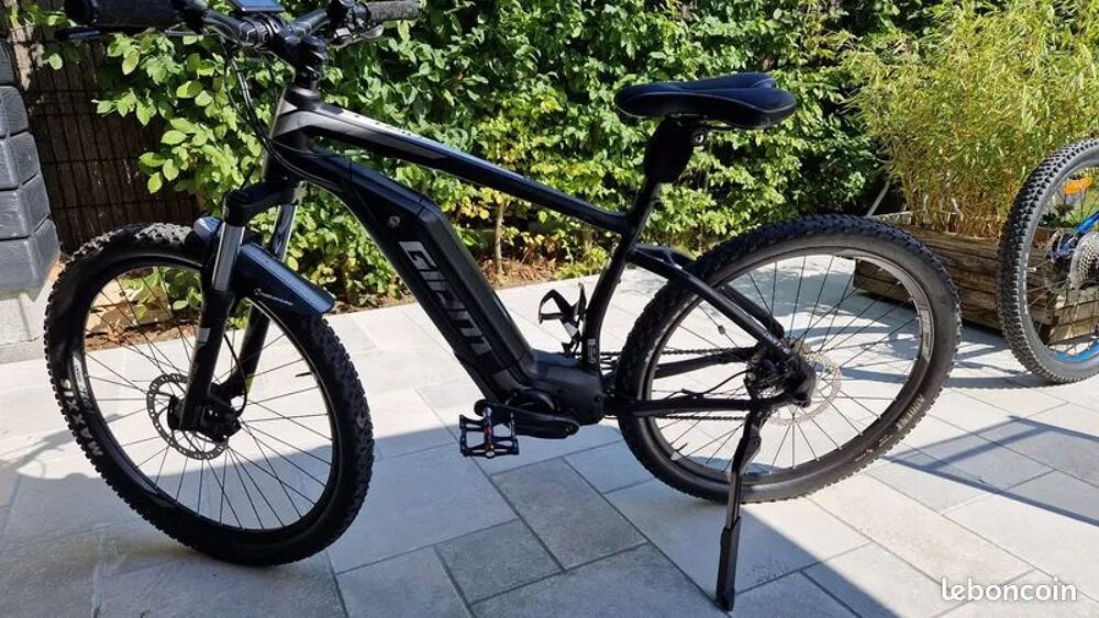Giant Dirt E tr&egrave;s bon &eacute;tat Vélos