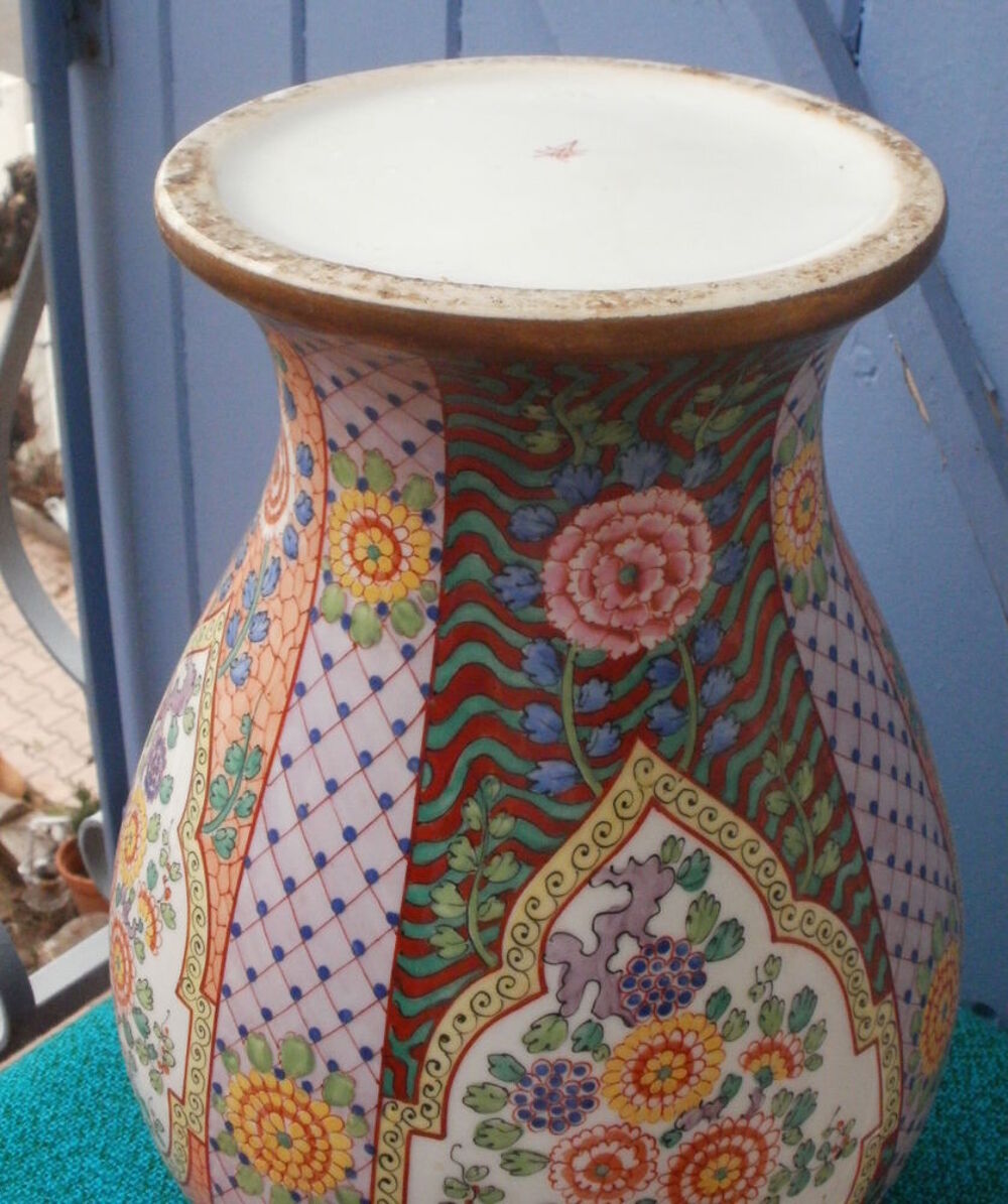 Grande potiche en faience ou porcelaine H. 43 cm Décoration