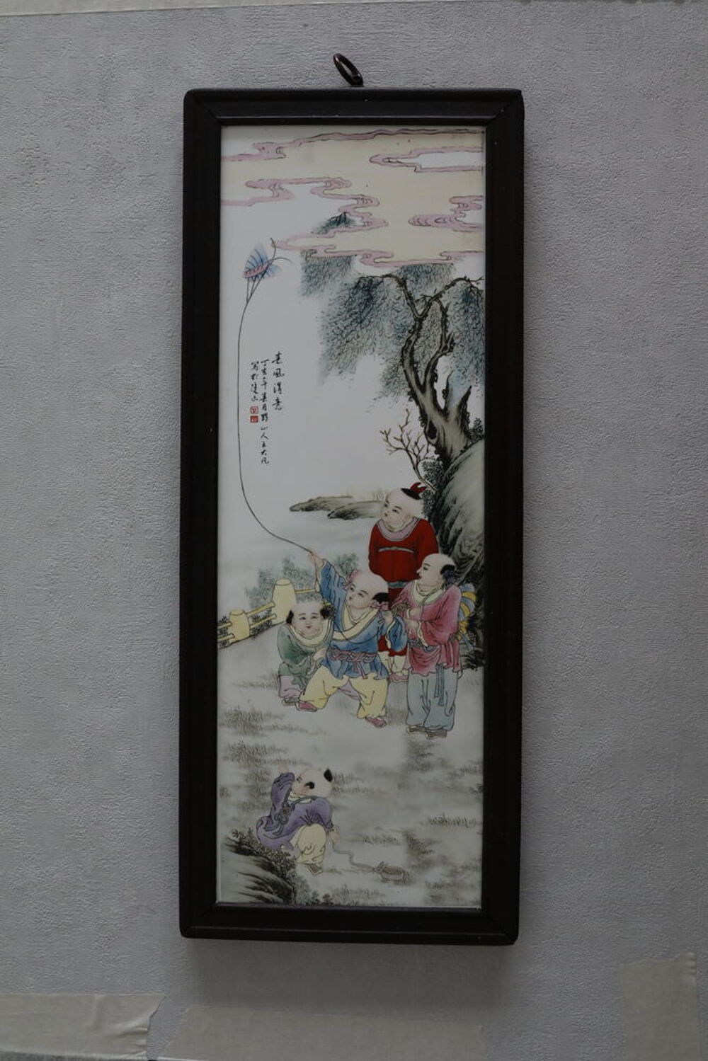 PLAQUE CHINOIS AVEC CADRE AU 5 BAMBINS 