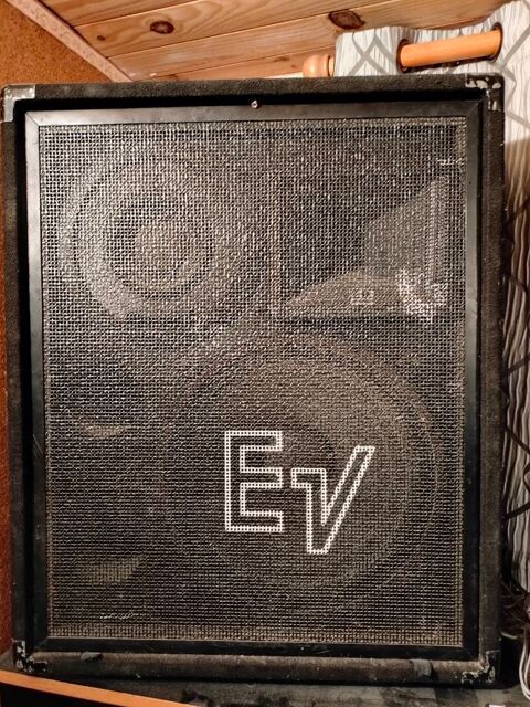 2 ENCEINTES 3 VOIES ELECTRO-VOICE 300 W 8 ohms la paire Saint-Jeannet (06)