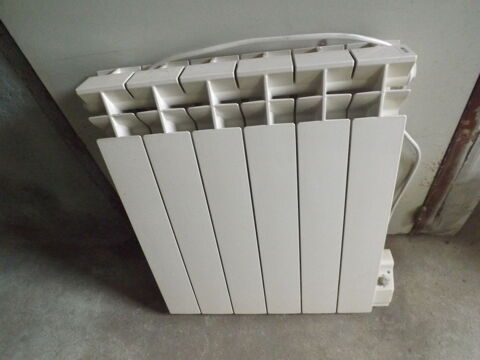 Radiateur Aquitherm 900 watts 50 Champtoc-sur-Loire (49)