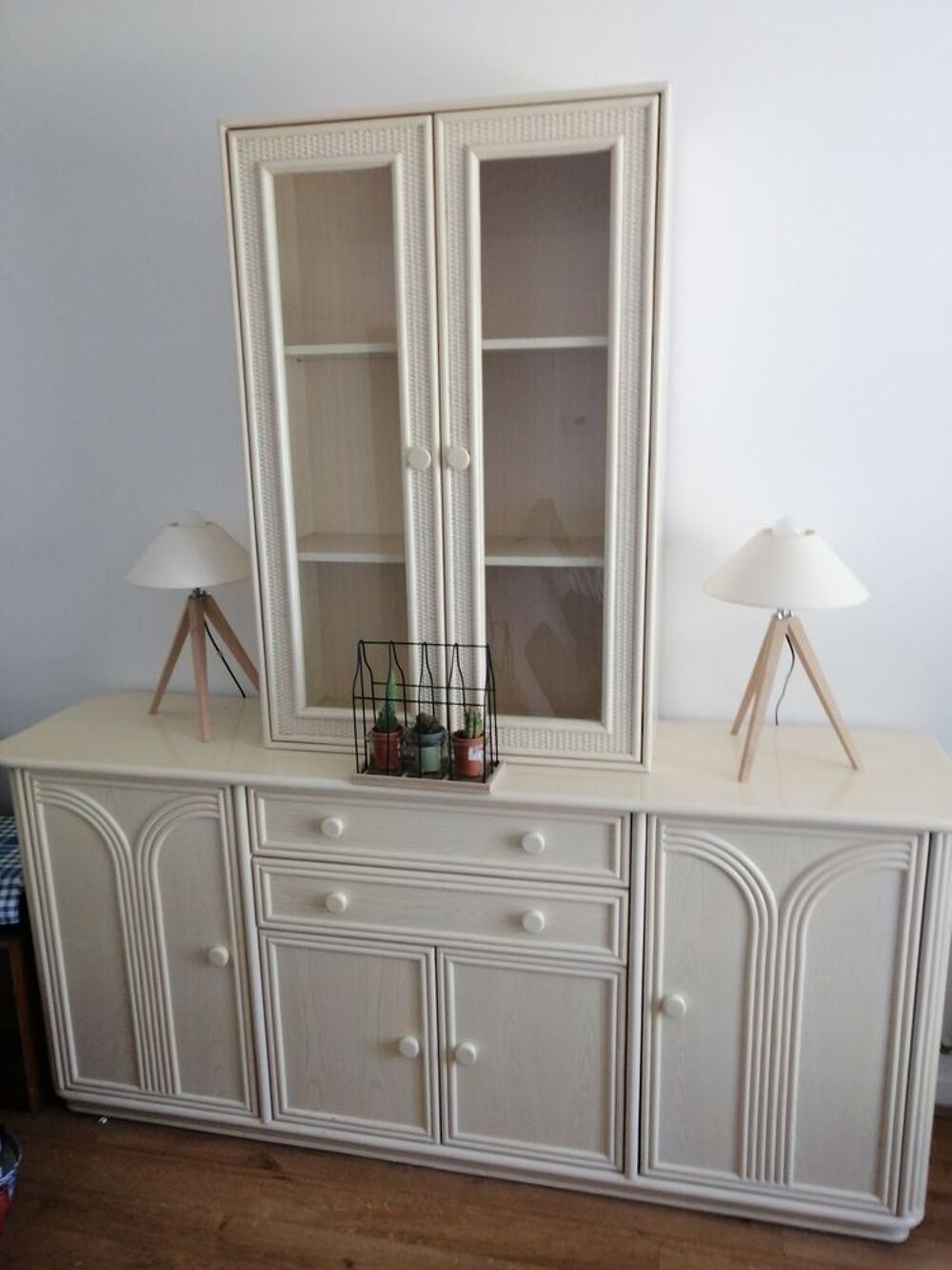 beau buffet et tr&egrave;s bonne qualit&eacute; Meubles