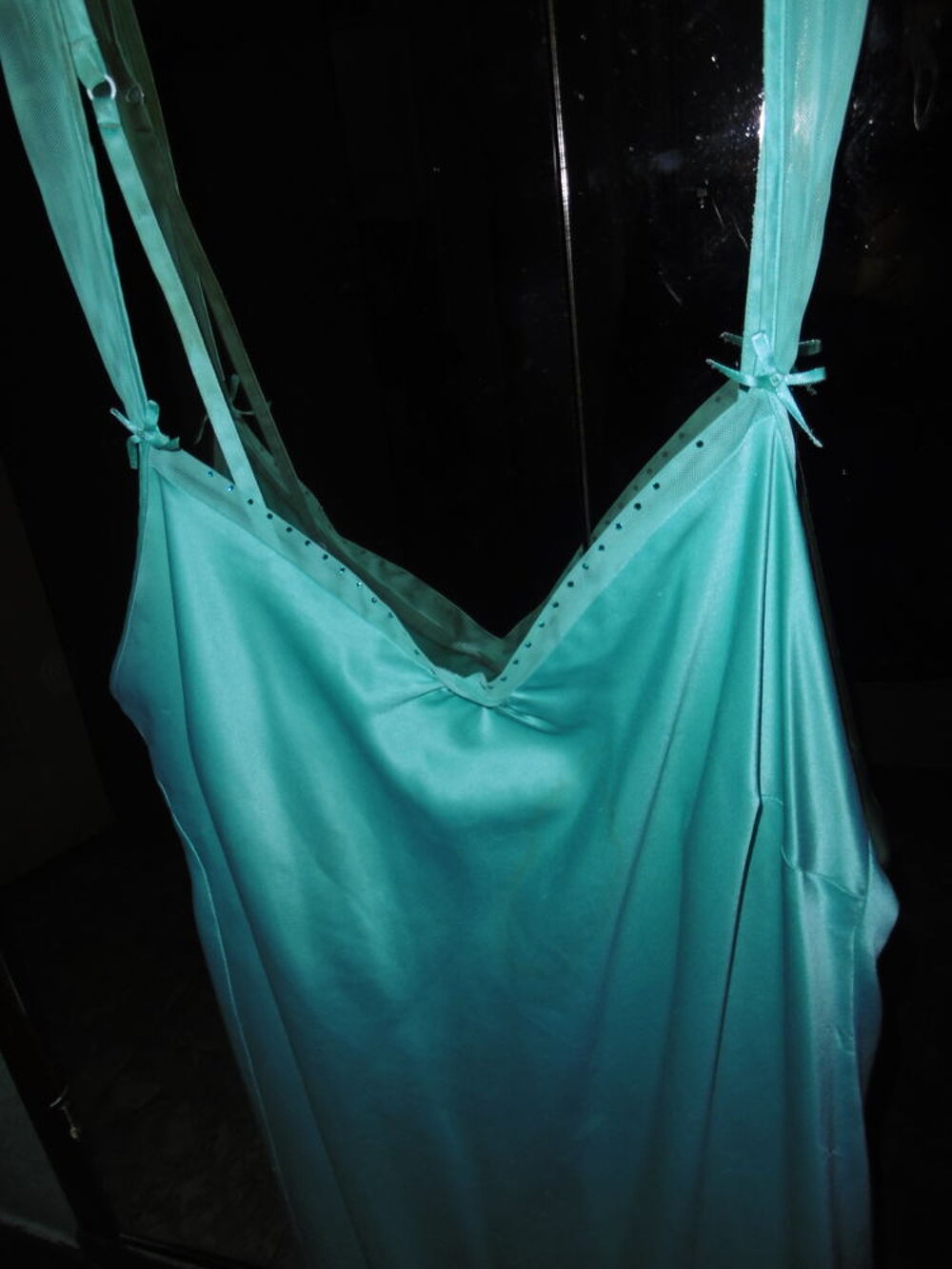 Nuisette satin Turquoise &agrave; bretelles Vêtements