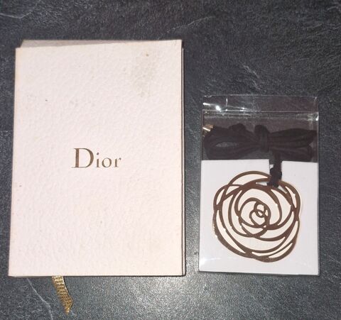 Rare Pendentif dor fleur de DIOR avec ruban noir 30 Pantin (93)
