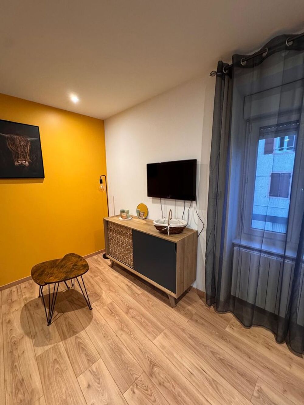 Location Appartement STUDIO MEUBLÉ 21 M2 AVEC PLACE DE PARKING ET CAVE. Mâcon