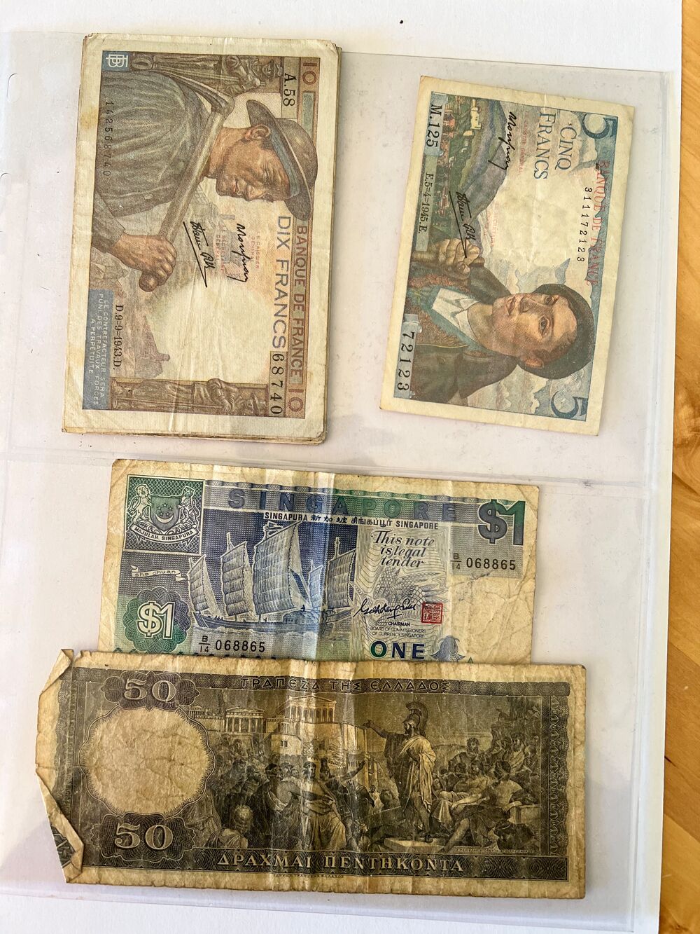 collection de billets et anciennes pi&egrave;ces de monnaies 